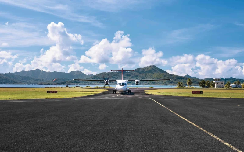 Décollage imminent a l'aéroport de Raiatea © Alika Photography